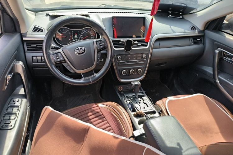 Used Bestune X80 2017 2.0L automatic Technology trim level Center Console