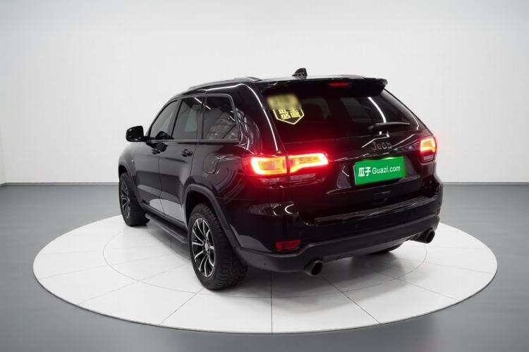 Used Jeep Grand Cherokee 2015 3.0L Comfort Navigation Edition Exterior 2