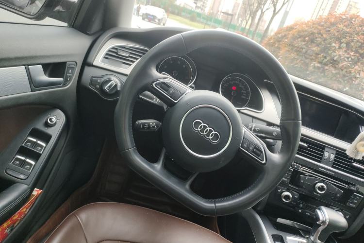 Used Audi A5 2014 Sportback 45 TFSI Fashion Edition Steering Wheel