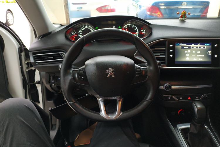 Used Peugeot 308S 2015 1.2T Automatic Jingchi Edition Steering Wheel