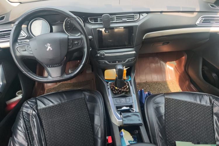 Used Peugeot 408 2014 1.8L Automatic Luxury Edition Center Console