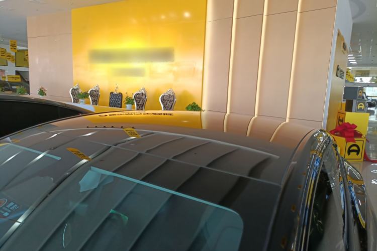 Used Tesla Model Y 2023 Rear-Wheel-Drive Version Roof