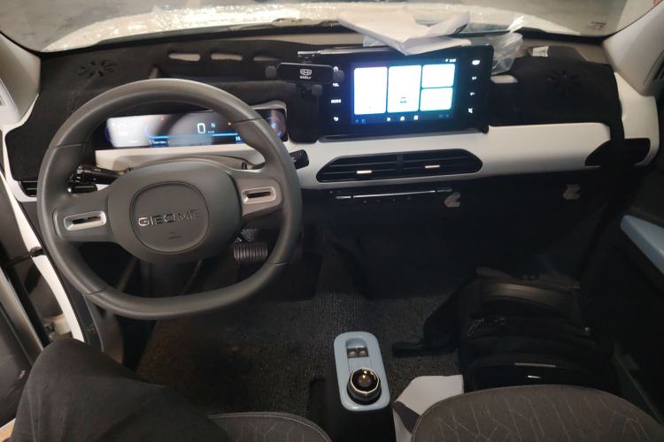 Used Geely Galaxy Panda 2024 Panda Mini 200km Longteng PRO Edition Center Console