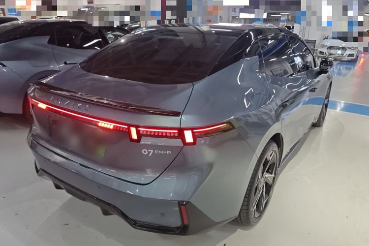 Used Lynk & Co 07 2024 EM-P 126 Long-Range Halo Rear Right 45 Deg