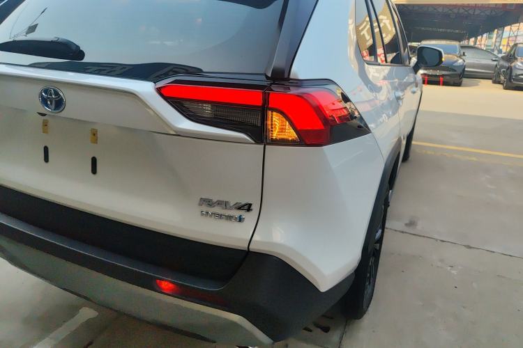 Used Toyota RAV4 2023 Dual-Engine 2.5L E-CVT Four-Wheel Drive Elite Plus Edition Right Rear Taillight