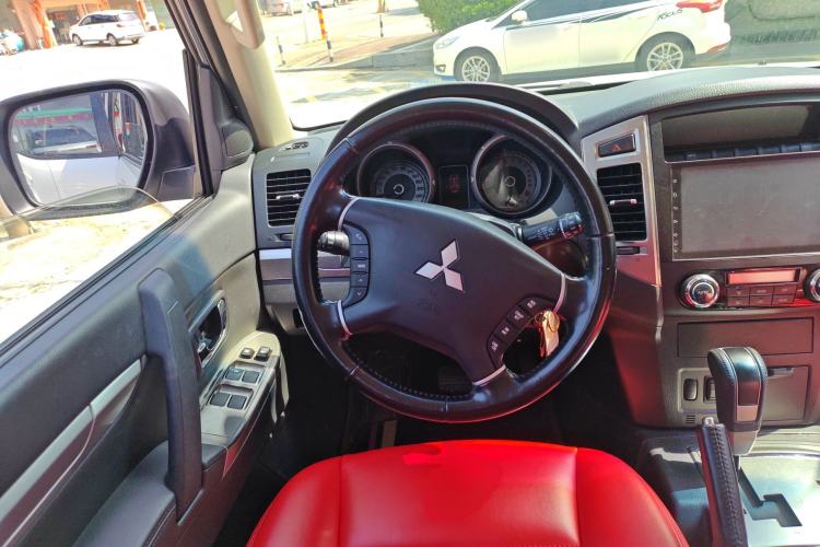 Used Mitsubishi Pajero (Import) 2018 3.0L Automatic Standard Edition
