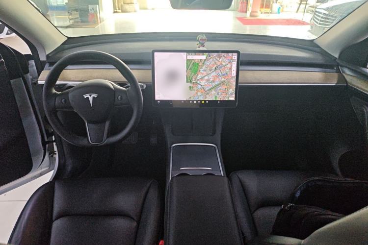 Used Tesla Model Y 2021 Standard Range Rear-Wheel Drive Version Center Console