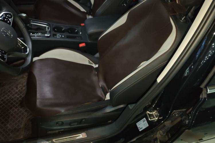 Used Volkswagen Magotan 2023 2 Million Units Commemorative Edition 330TSI DSG Luxury Version Left Front Seat