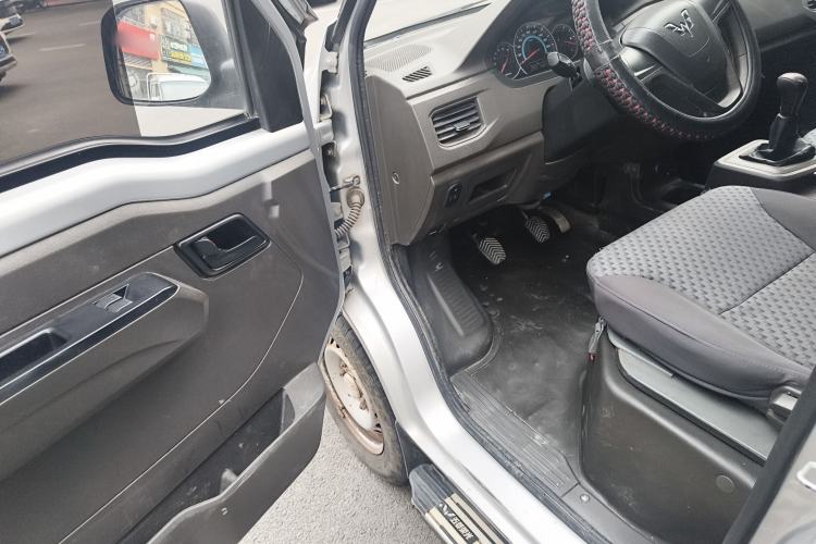 Used Wuling Rongguang New Truck 2019 1.5L Double-Cab China VI L3C Driver Seat