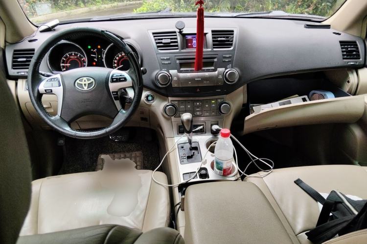 Used Toyota Highlander 2012 2.7L Two-Wheel Drive 7-Seater Luxury Edition Center Console