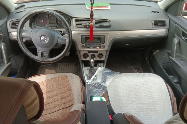 Used Volkswagen Gran Lavida 2013 1.6L Automatic Fashion Model