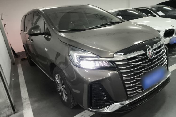 Used Buick GL8 2023 Facelifted Land Cruiser Executive Luxury Version
