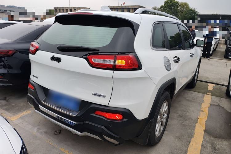 Used Jeep Cherokee 2016 2.4L Professional Edition
