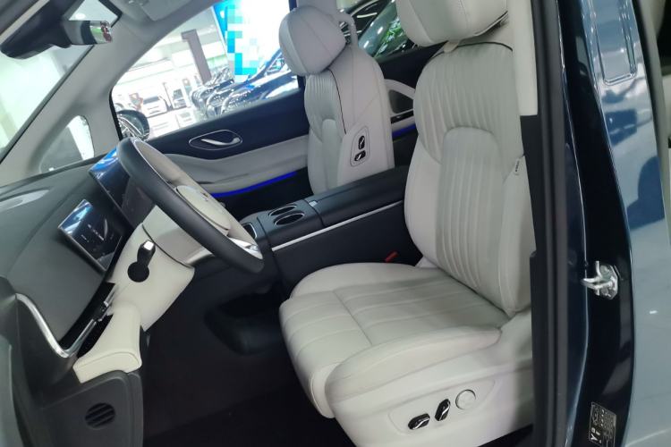 Used VOYAH Dream 2025 PHEV Four-Wheel-Drive Flagship Kunpeng Edition
