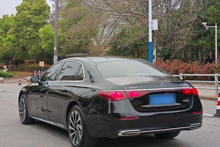 Used Mercedes-Benz E-Class 2024 E 300 L Luxury Model Exterior 4