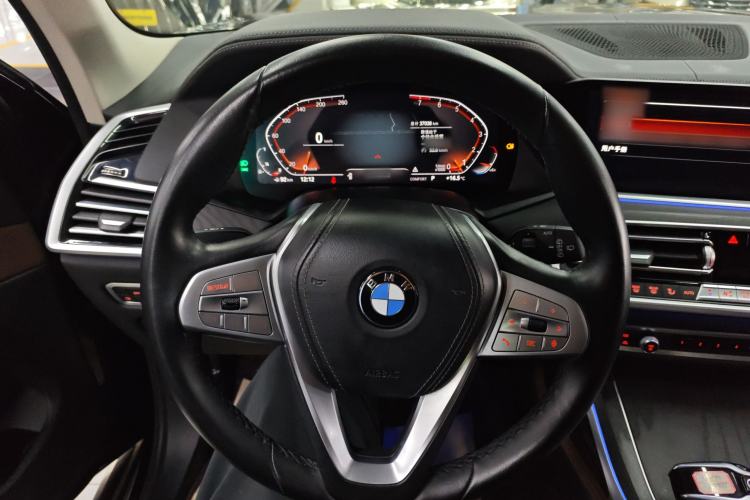 Used BMW X7 2021 xDrive40i Luxury Package with Leading Features
