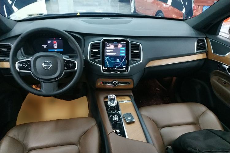 Used Volvo XC90 2023 B5 SmartDrive Luxury Edition 5 Seats Center Console