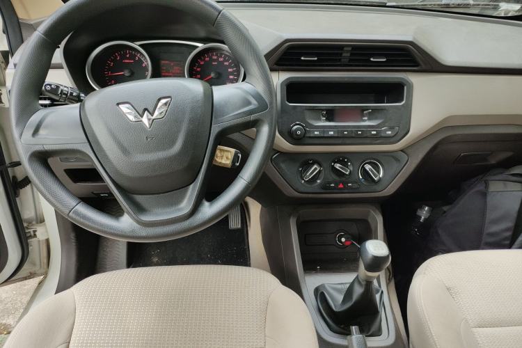 Used Wuling Hongguang 2018 1.5L S Standard Version L2B Center Console