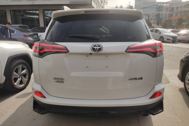 Used Toyota RAV4 2019 2.0L CVT Two-Wheel Drive ZhiShang Version China VI Standard
