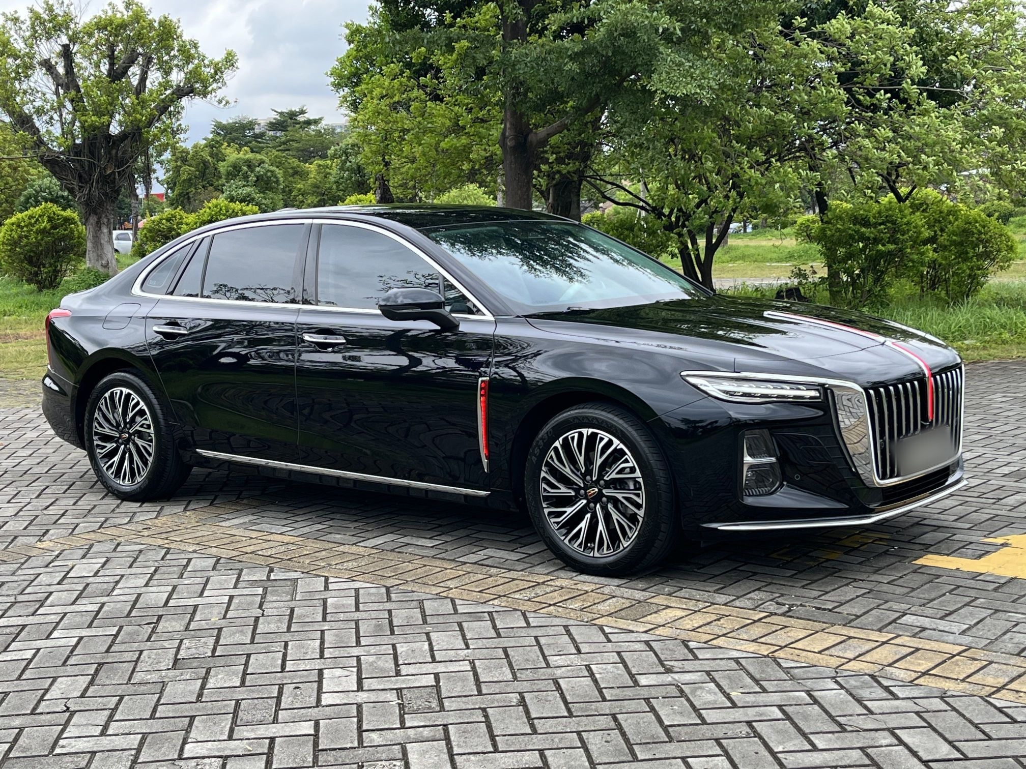 Hongqi H5 2025 2.0T Automatic Flag Edition – 500 000 Units Commemorative Version — снимка 13