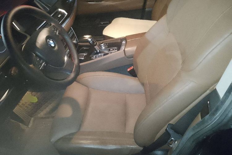 Used BMW 5 Series GT 2011 535i xDrive Luxury Edition Interior 3