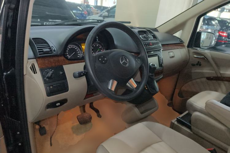 Used Mercedes-Benz Viano 2013 3.0L Navigator Edition