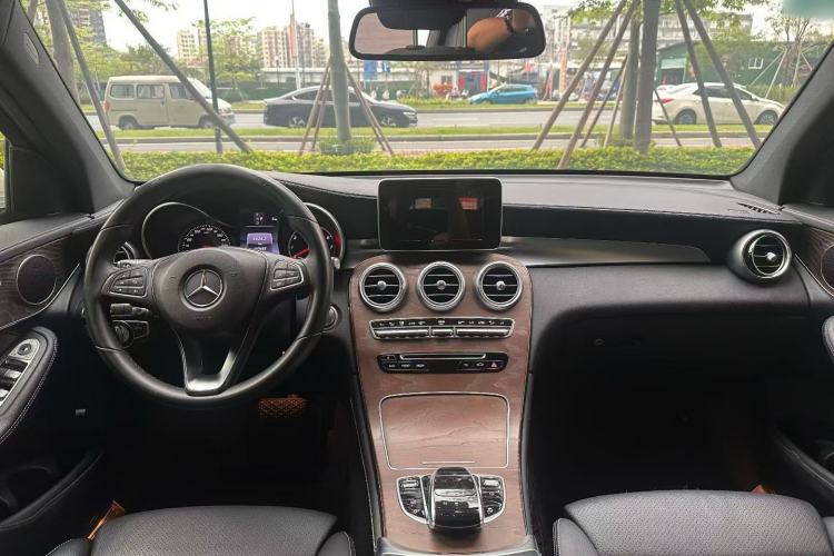 Used Mercedes-Benz GLC 2017 GLC 300 4MATIC Sport Edition Interior 1