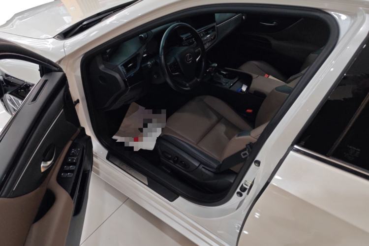 Used Lexus ES 2022 200 Excellence Edition
