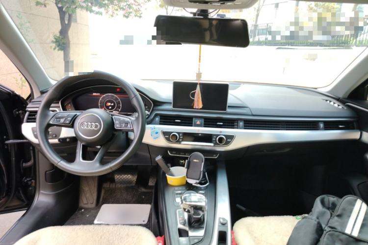 Used Audi A4L 2018 30th Anniversary Edition 40 TFSI Trendy Model Center Console