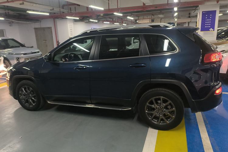 Used Jeep Cherokee 2020 2.0L Two-Wheel Drive Classic Sports Edition