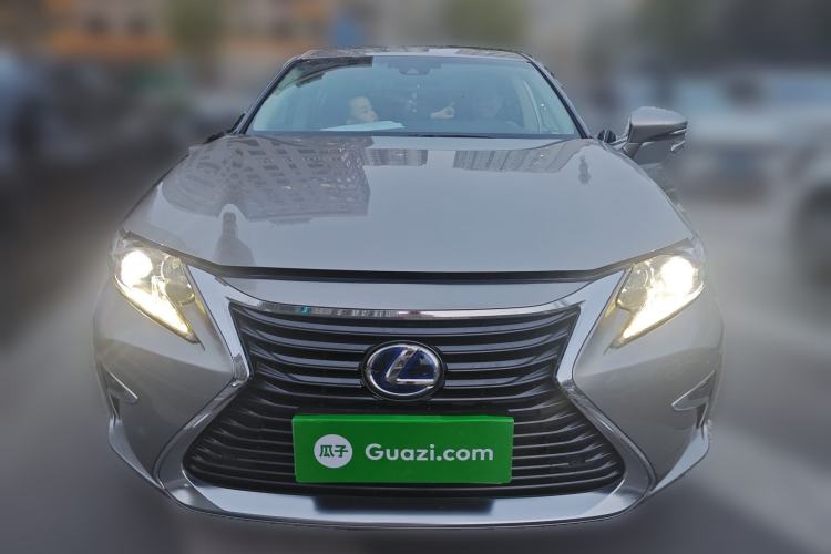 Used Lexus ES 2015 300h Comfort Edition Front