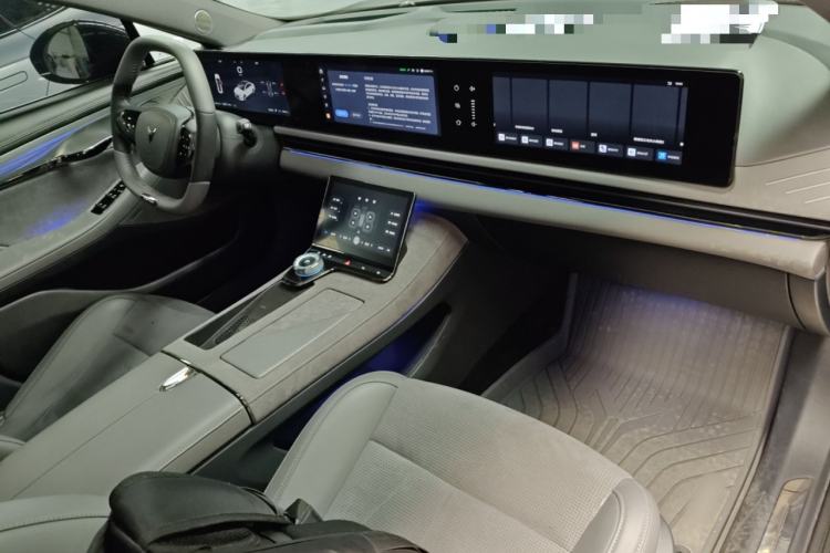 Used VOYAH PASSION 2024 PHEV Four-Wheel Drive Ultra-Long Range Executive Edition Center Console