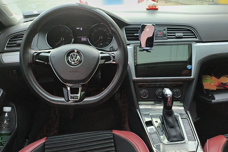 Used Volkswagen Lamando 2015 230TSI DSG Fashion Edition Center Console