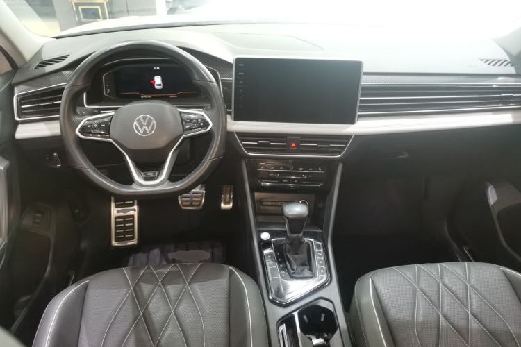 Used Volkswagen Tiguan L 2022 330TSI Automatic Two-Wheel Drive R-Line Enhanced Edition Center Console