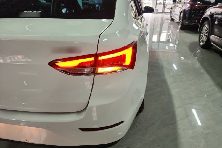 Used Buick GT 2021 Revised Version Flagship 1.5L Automatic Elite Edition Right Rear Taillight