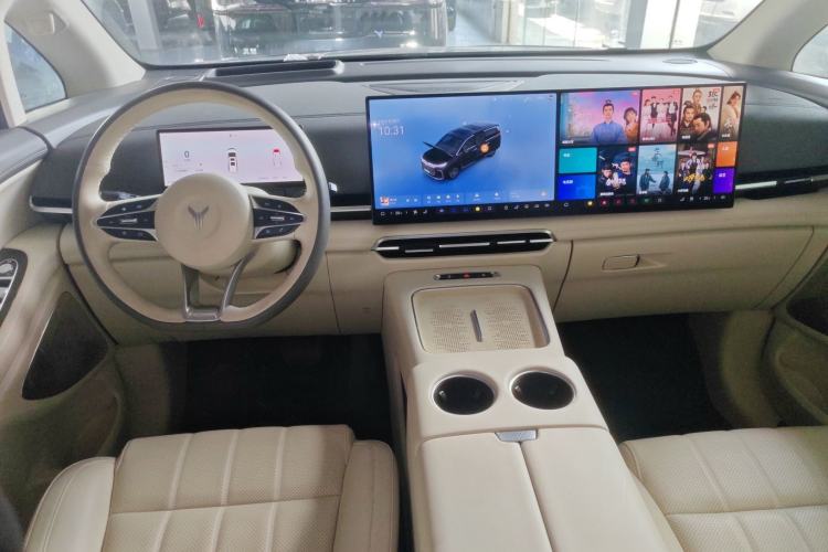 Used VOYAH Dream 2025 PHEV Four-Wheel-Drive Flagship Kunpeng Edition Center Console