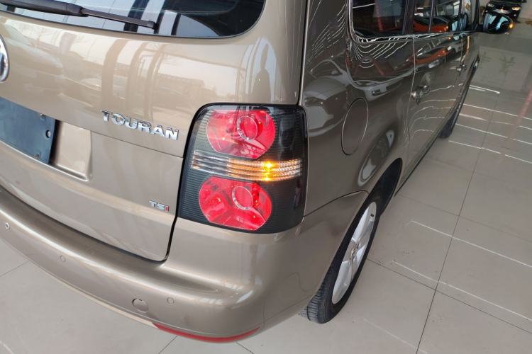 Used Volkswagen Touran 2015 1.4T Manual Fashion Edition 5-Seater
