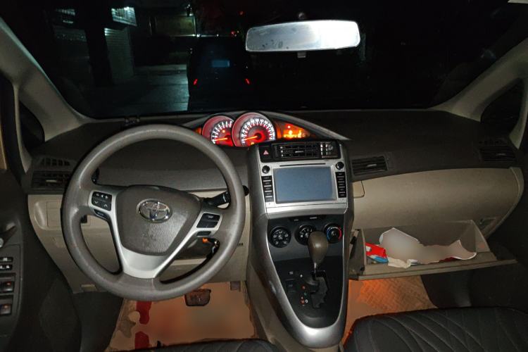 Used Toyota Verso 2011 180E CVT Elite Edition Center Console