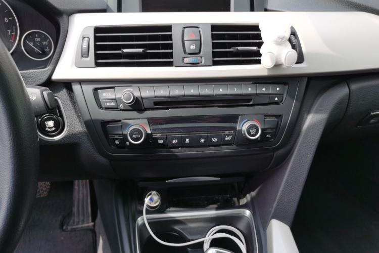 Used BMW 3 Series 2015 320Li Luxury Edition Fashion Model
