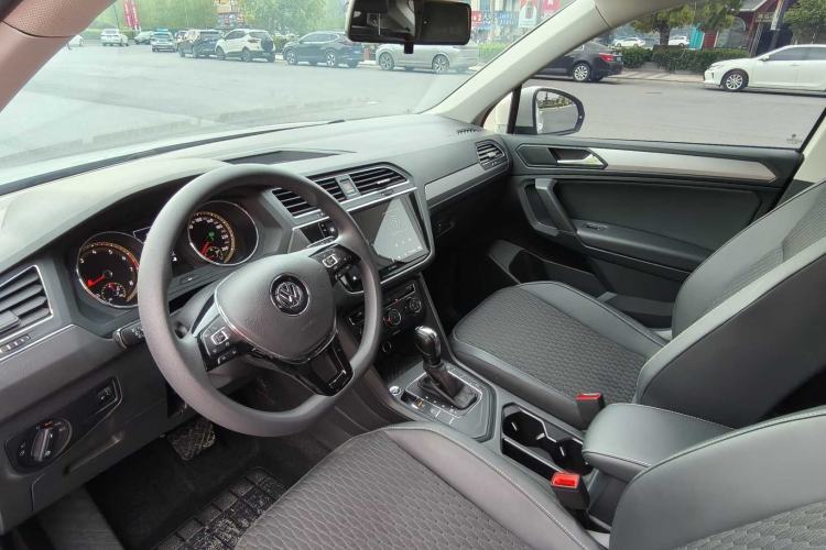 Used Volkswagen Tiguan L 2020 330TSI Automatic Two-Wheel Drive Luxury Edition China VI Standard Interior 1
