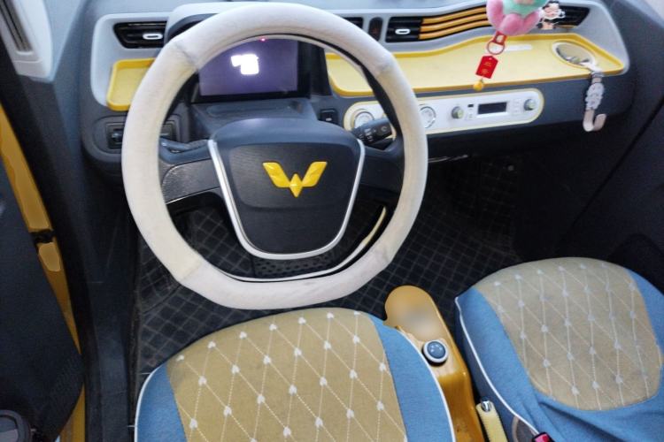 Used Wuling Hongguang MINIEV 2021 Macaron Fashion Edition Lithium-Ion Battery Center Console