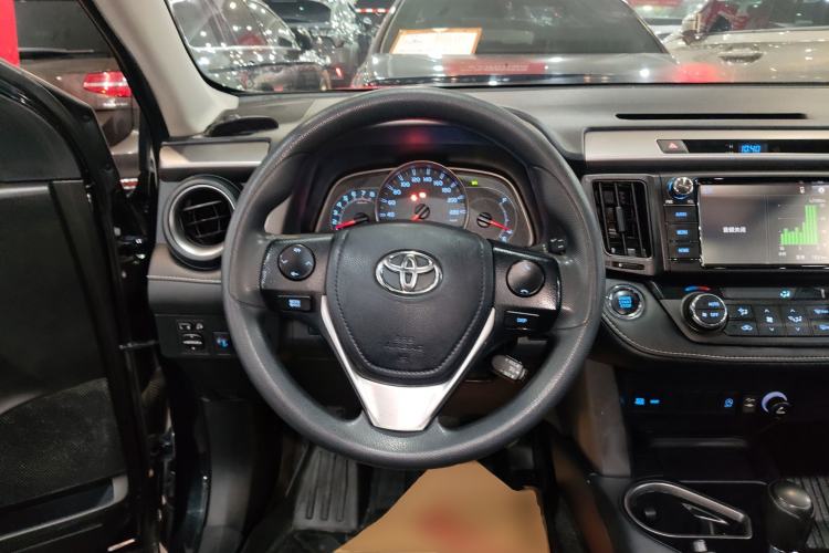 Used Toyota RAV4 2019 2.0L CVT Two-Wheel Drive Luxury Version China VI Standard