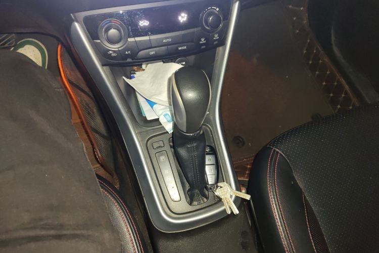 Used Suzuki S-Cross 2014 1.6L CVT Two-Wheel Drive Elite Version Gear Lever