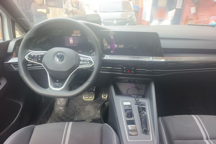 Used Volkswagen Golf 2023 Facelift 280TSI DSG R-Line Center Console