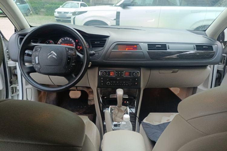 Used Citroen C5 2014 2.0L Automatic Luxury Edition Center Console