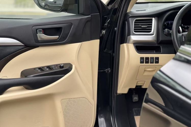 Used Toyota Highlander 2018 2.0T Four-Wheel Drive Luxury Version 7 Seats China VI Standard
