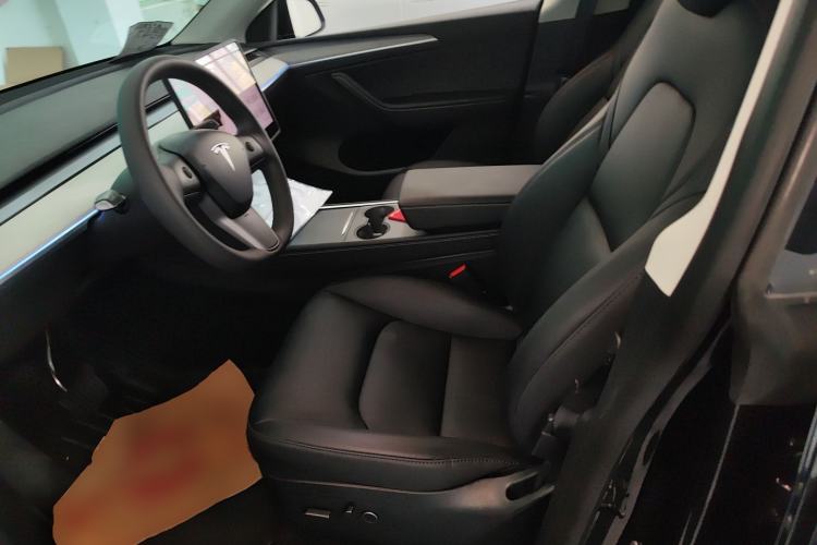 Used Tesla Model Y 2023 Long-Range All-Wheel-Drive Version