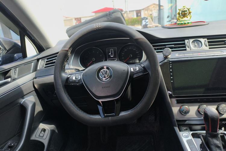 Used Volkswagen Magotan 2018 280TSI DSG Comfort Model Steering Wheel