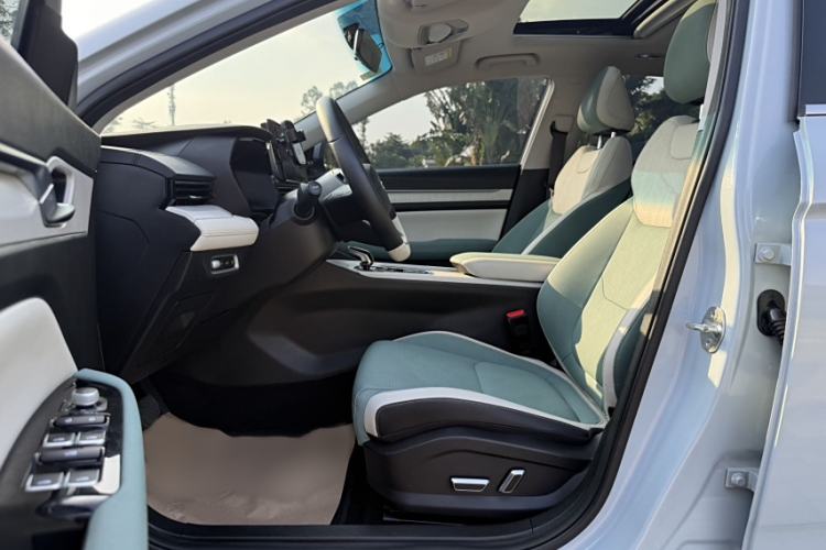 Used Geely Auto Emgrand L HiP 2022 1.5TD-DHT Pro 100KM Super Swift Interior 1