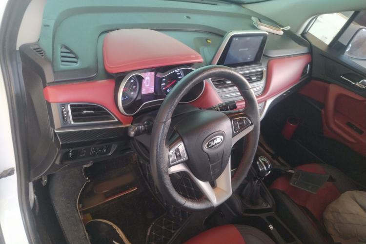 Used JAC Group Refine S3 2017 1.6L Manual Luxury Smart Model Center Console